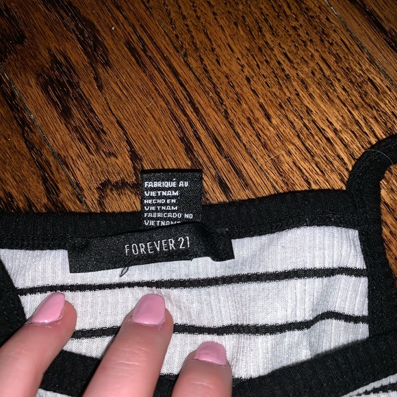 Forever 21 Cropped Shirt - Picture 2 of 3